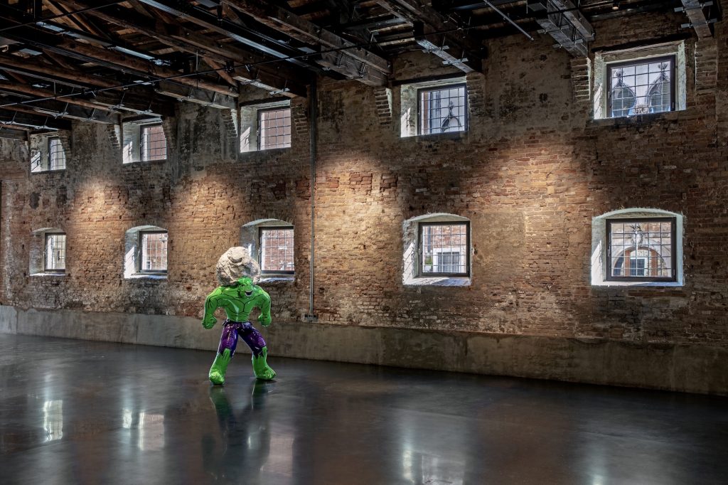 an image of a sculpture of The Incredible Hulk by Jeff Koons at Laurent Asscher new private space AMA Venizia in Venice, Italy